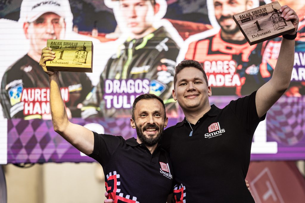 David Marcu si Rares Badea, reprezentand Smols pe podium